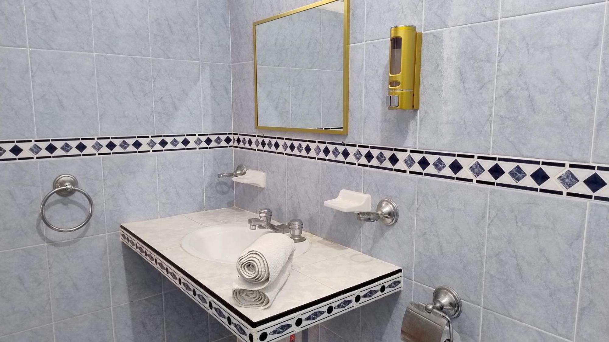 Spanglish Hostel Вальядолид Экстерьер фото